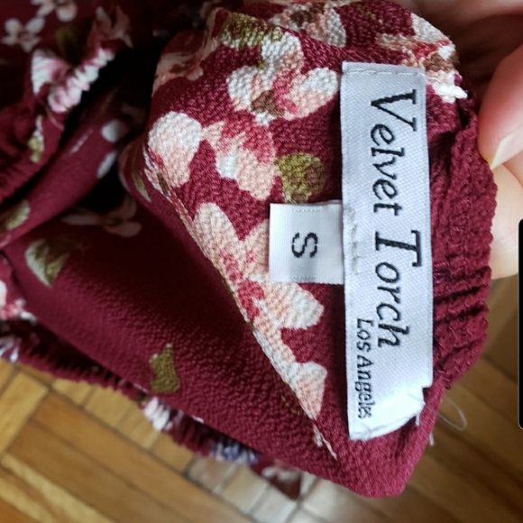 Last chanceFlutter Sleeve Burgundy FloralMidiDress - Picture 5 of 6